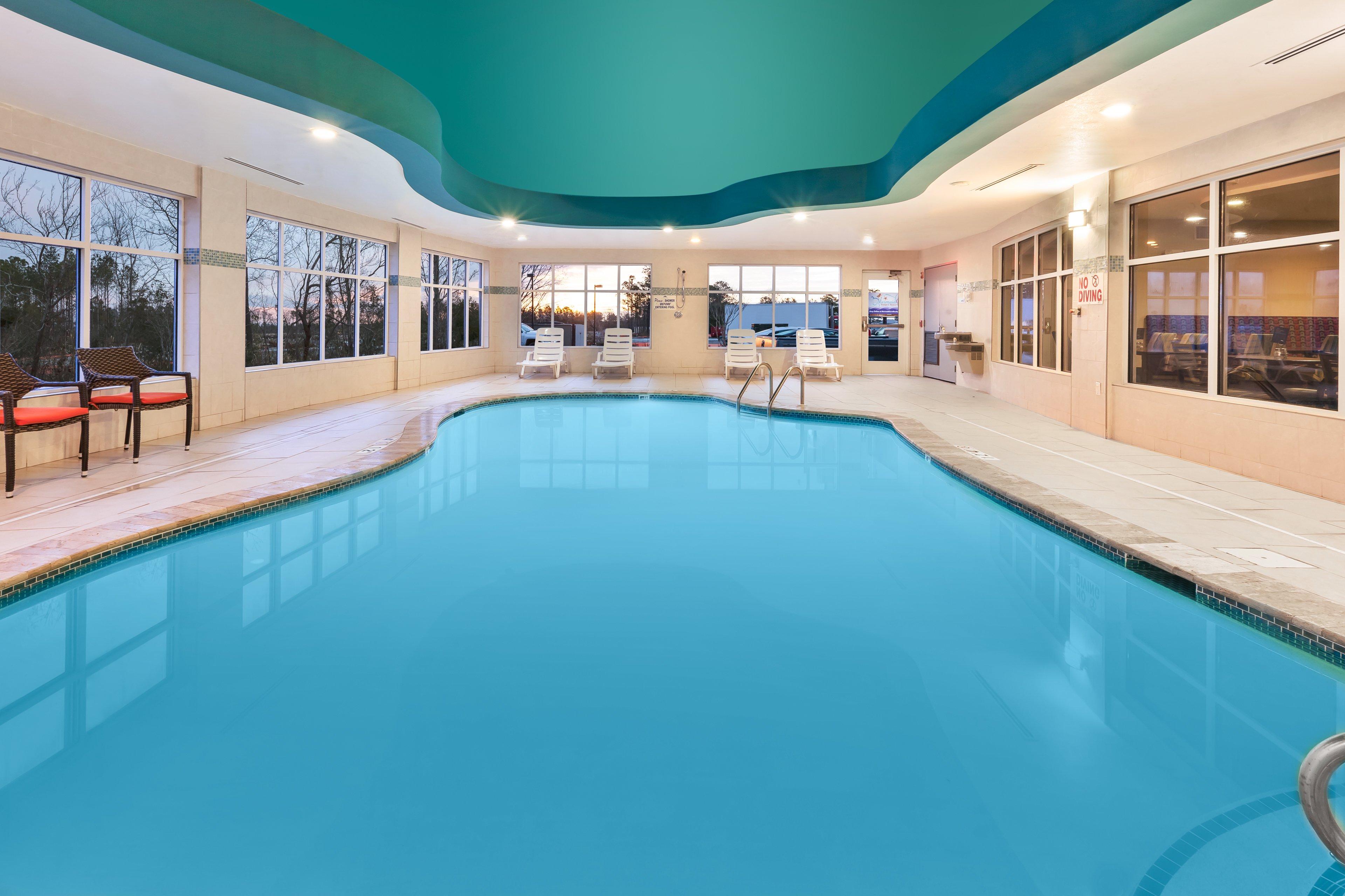 Holiday Inn Express Suites Southport Oak Island Area 36/58