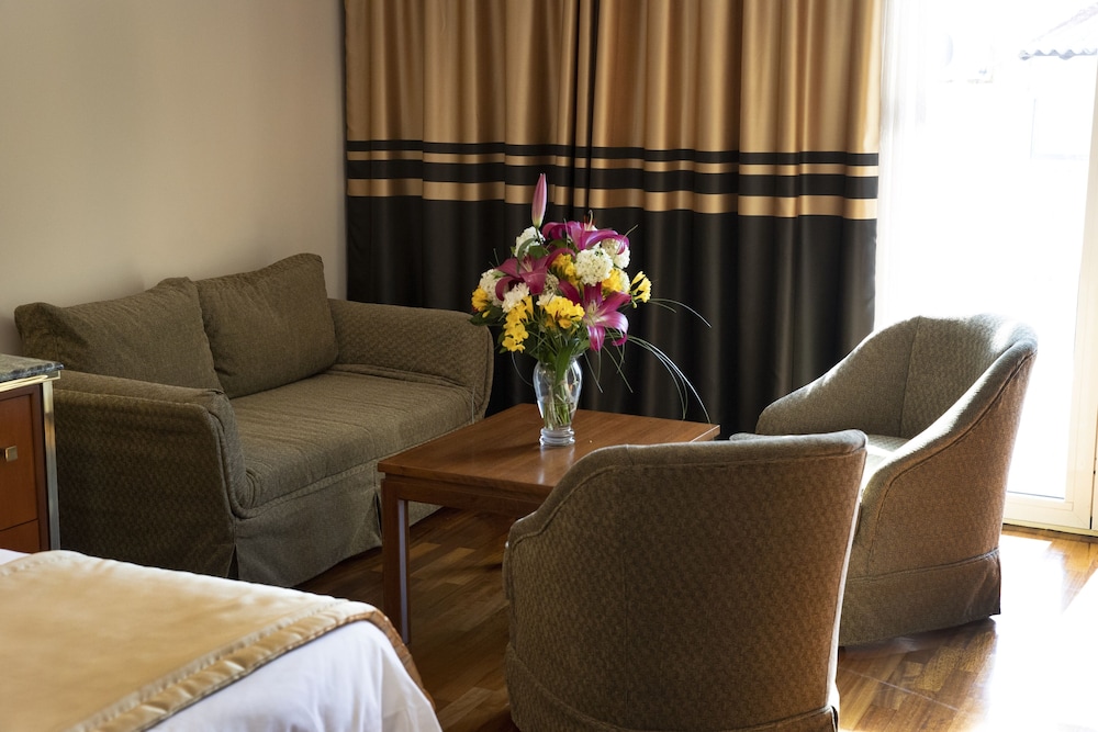 Ilisia Hotel 46/68