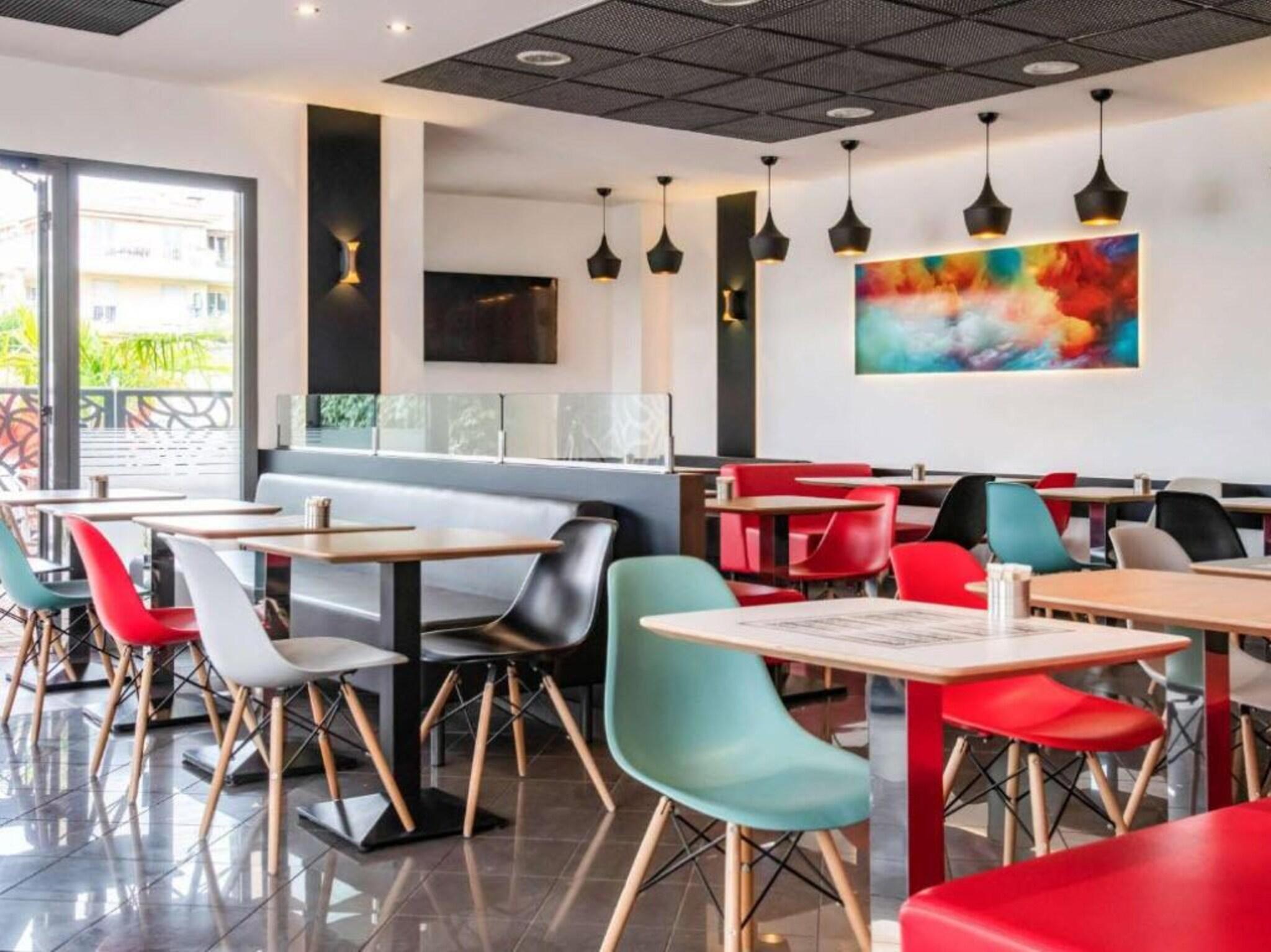 restaurant cafeteria