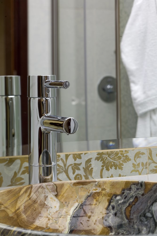 Maison De Lys Luxury Suites 36/72