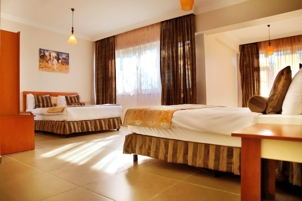 Grand Sile Hotel 4/17