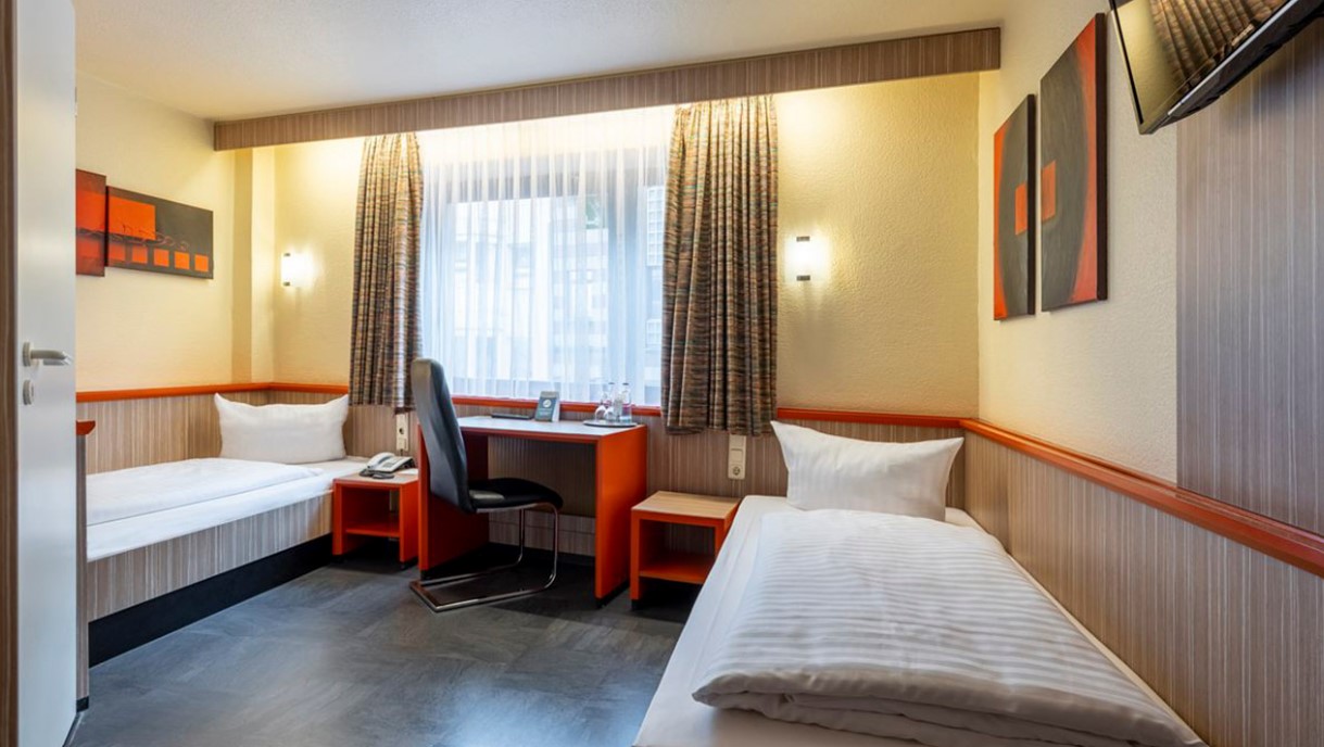 Room, Twin Beds