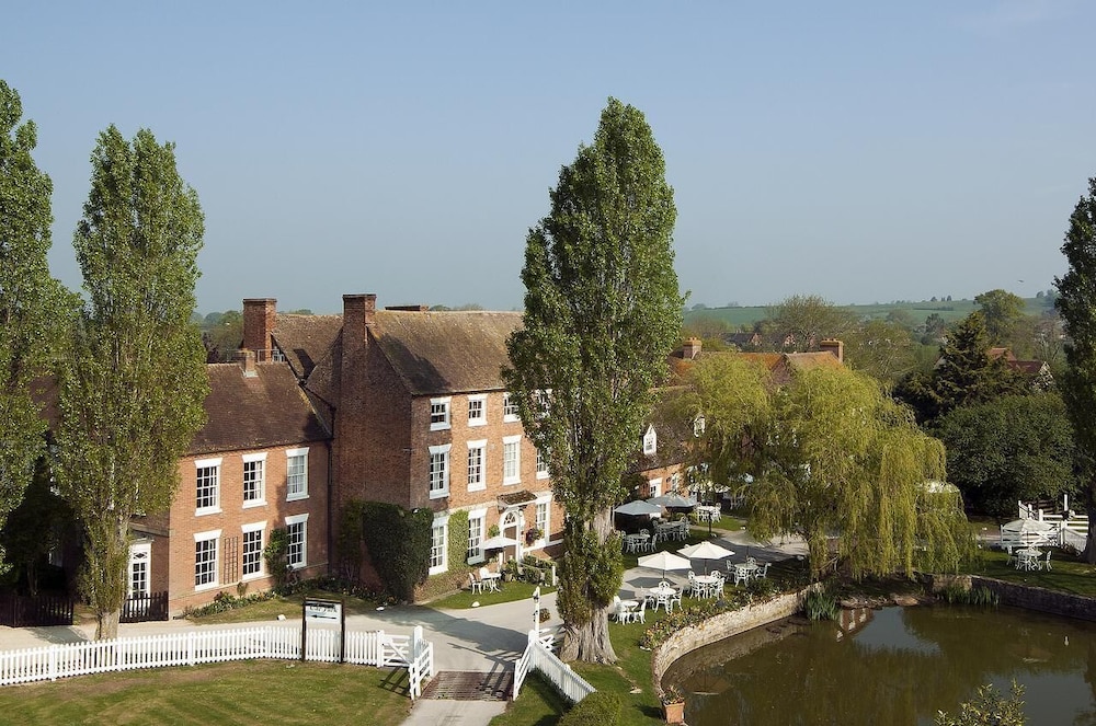 Corse Lawn House Hotel 43/49