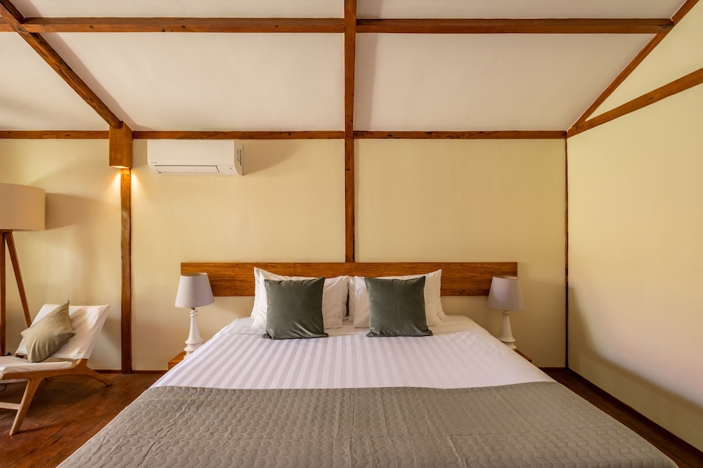 SUPERIOR, KING BED