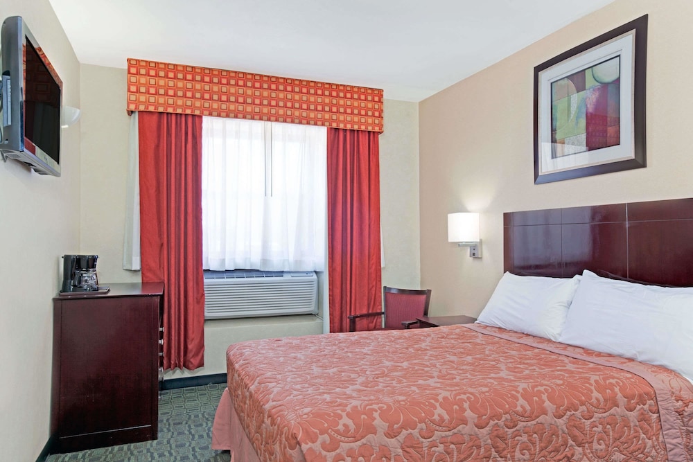 Super 8 by Wyndham Long Island City LGA Hotel 9/26