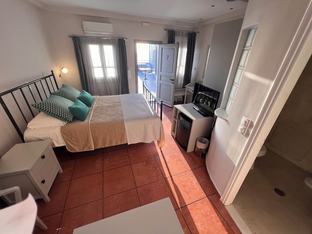 THEOXENIA(FIRA) 24/56