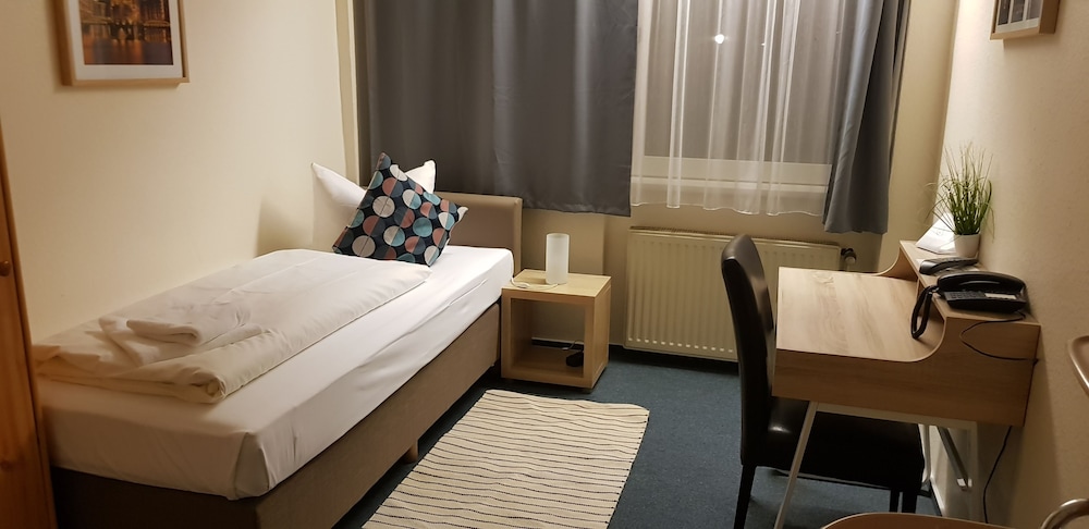 Auto-Parkhotel 23/74