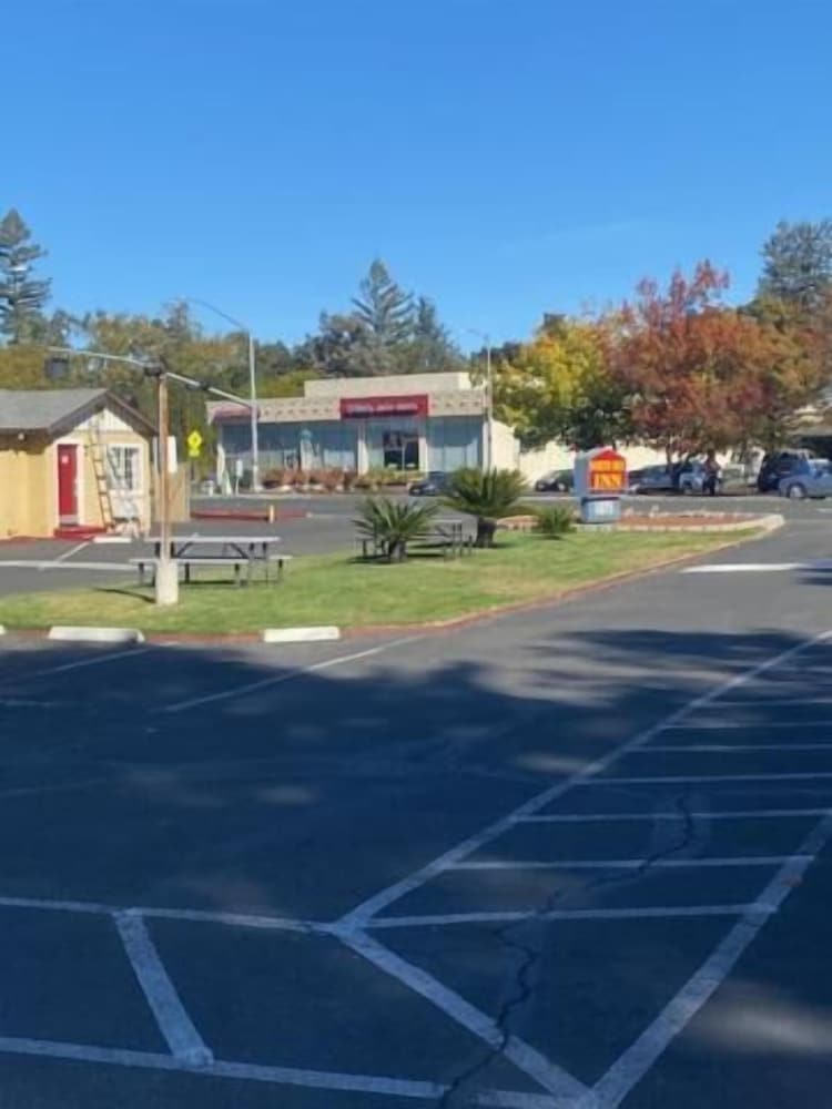 North Bay Inn Santa Rosa 18/35