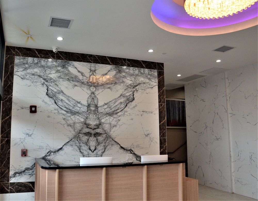 Lic Plaza Hotel 4/18
