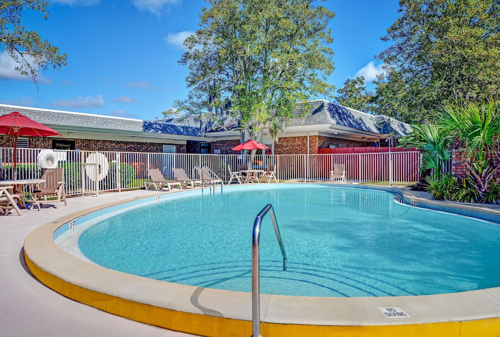 Motel6 Tallahassee, FL - Downtown 51/59