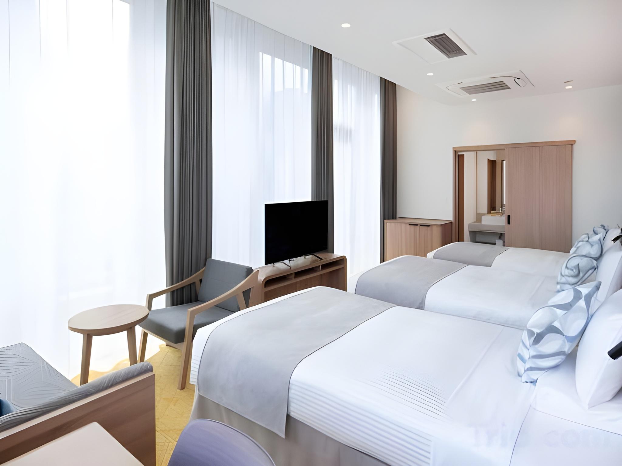 Semi Room, Panorama, Triple, 2 Semi Double Beds، Hotel Mystays Nishi-Shinjuku 2/2