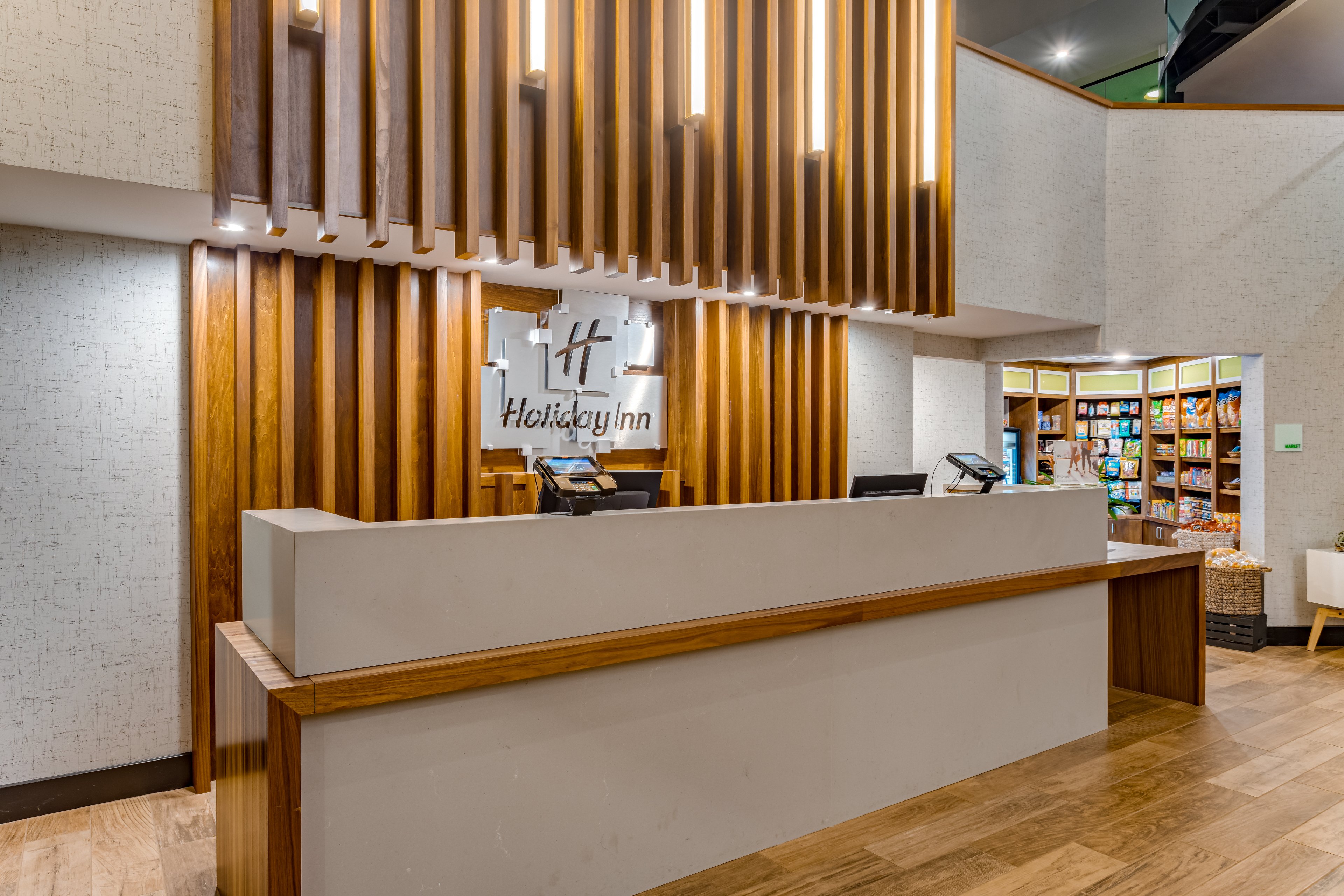 Holiday Inn Columbus an IHG Hotel (ex. Comfort Inn and Suites) 16/58