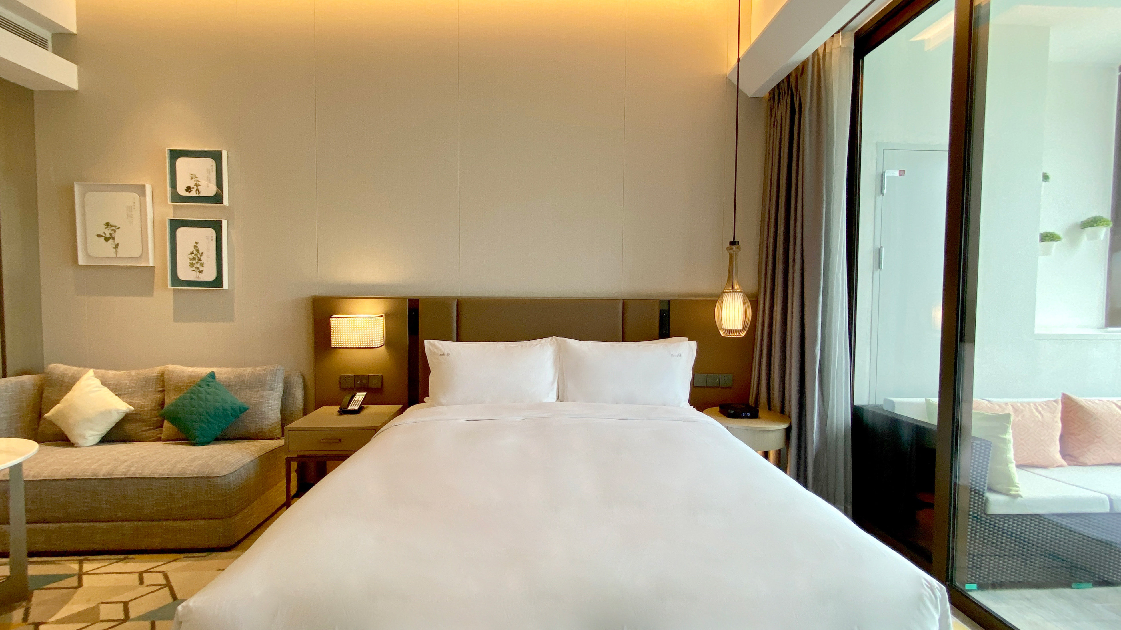 Standard, King Bed, Lake View