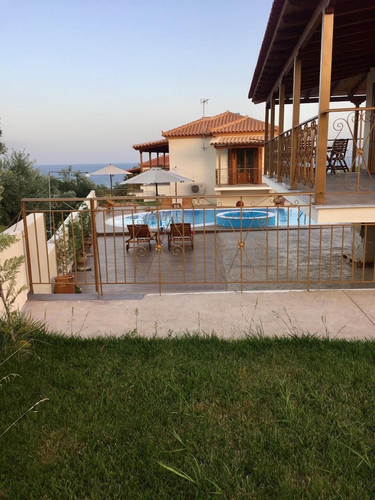 Driopes Villas 32/48