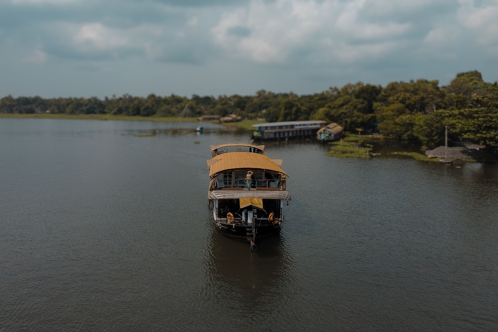 BluSalzz Escapade - Muhamma, Alleppey - Kerala by ZUZU 36/45