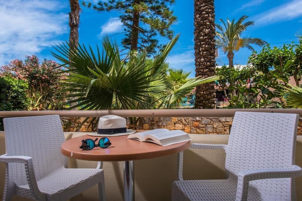 Meropi Hotel and Apartments 56/69