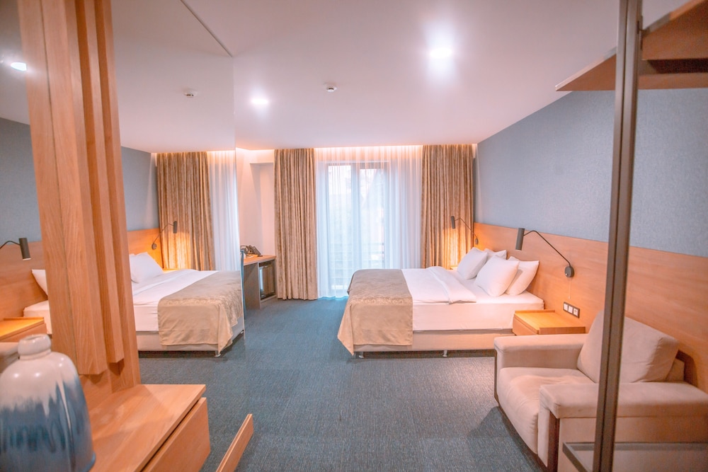 DELUXE, DOUBLE BED