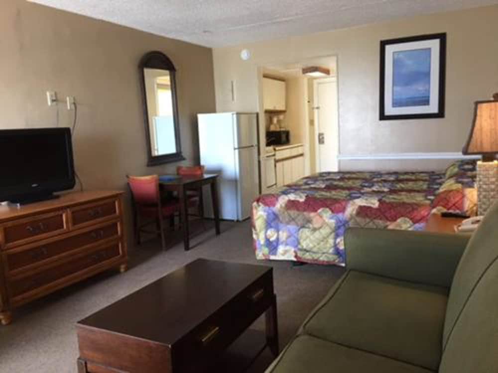 Polynesian Ocean Front Hotel 36/42