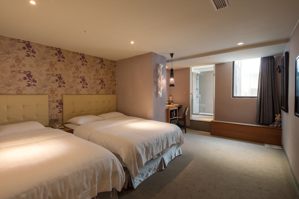 1 BEDROOM, DELUXE, TRIPLE