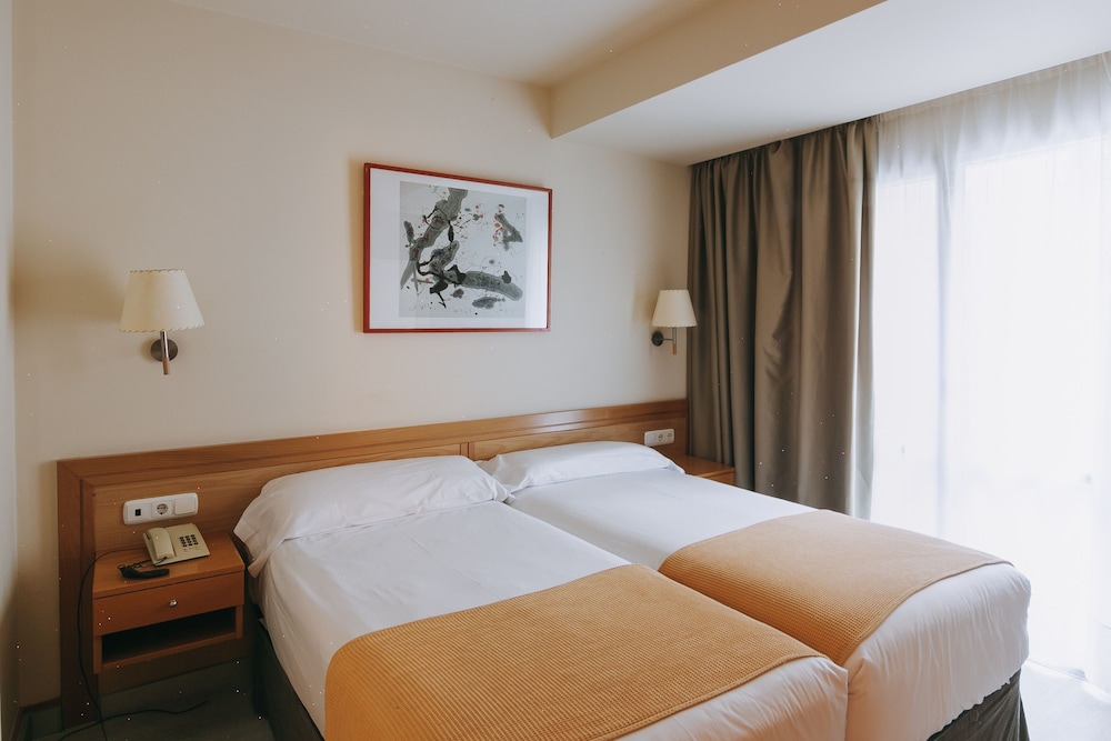 Hotel Zaragoza Plaza 8/50