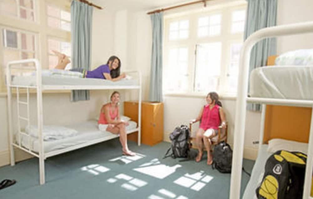 YHA Newcastle Beach 13/30