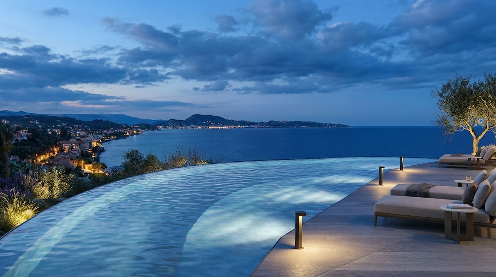 Ionian Hill Hotel 43/50