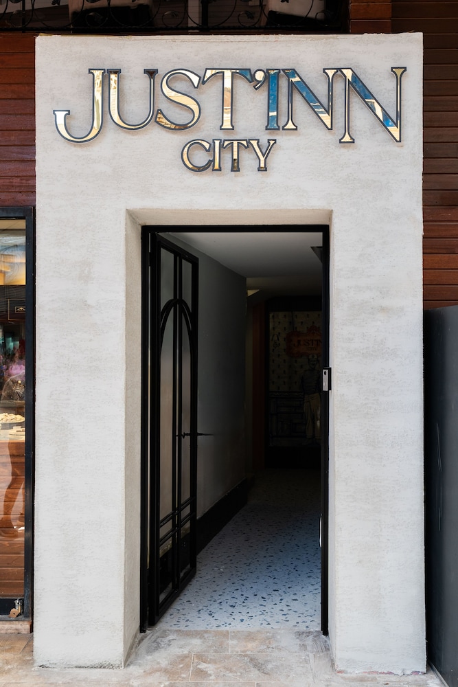 Just Inn City 3/60