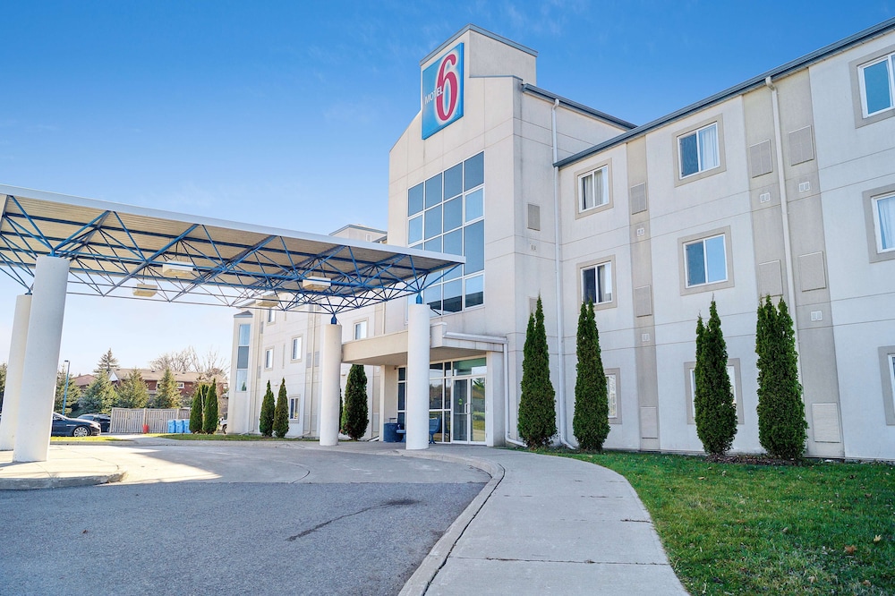 Motel6 Peterborough, ON 33/37