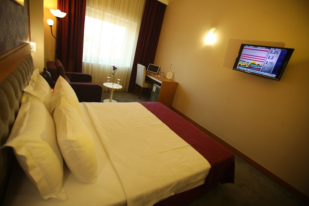 HELIKON BUSINESS HOTEL 5/35