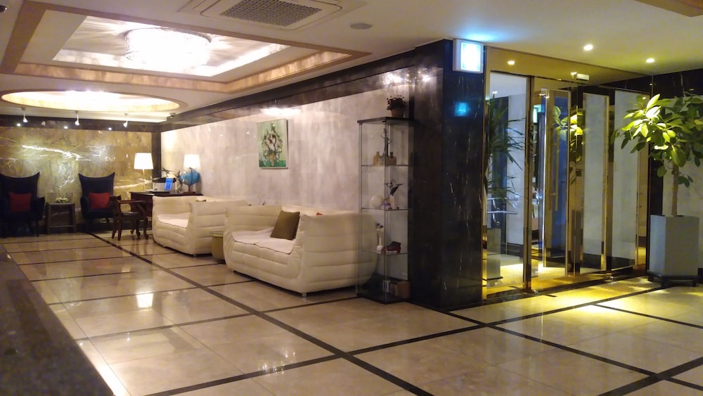Orsay Hotel 4/38