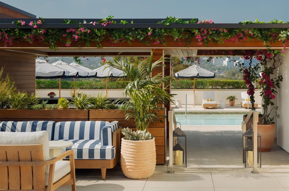 L Ermitage Beverly Hills 8/67