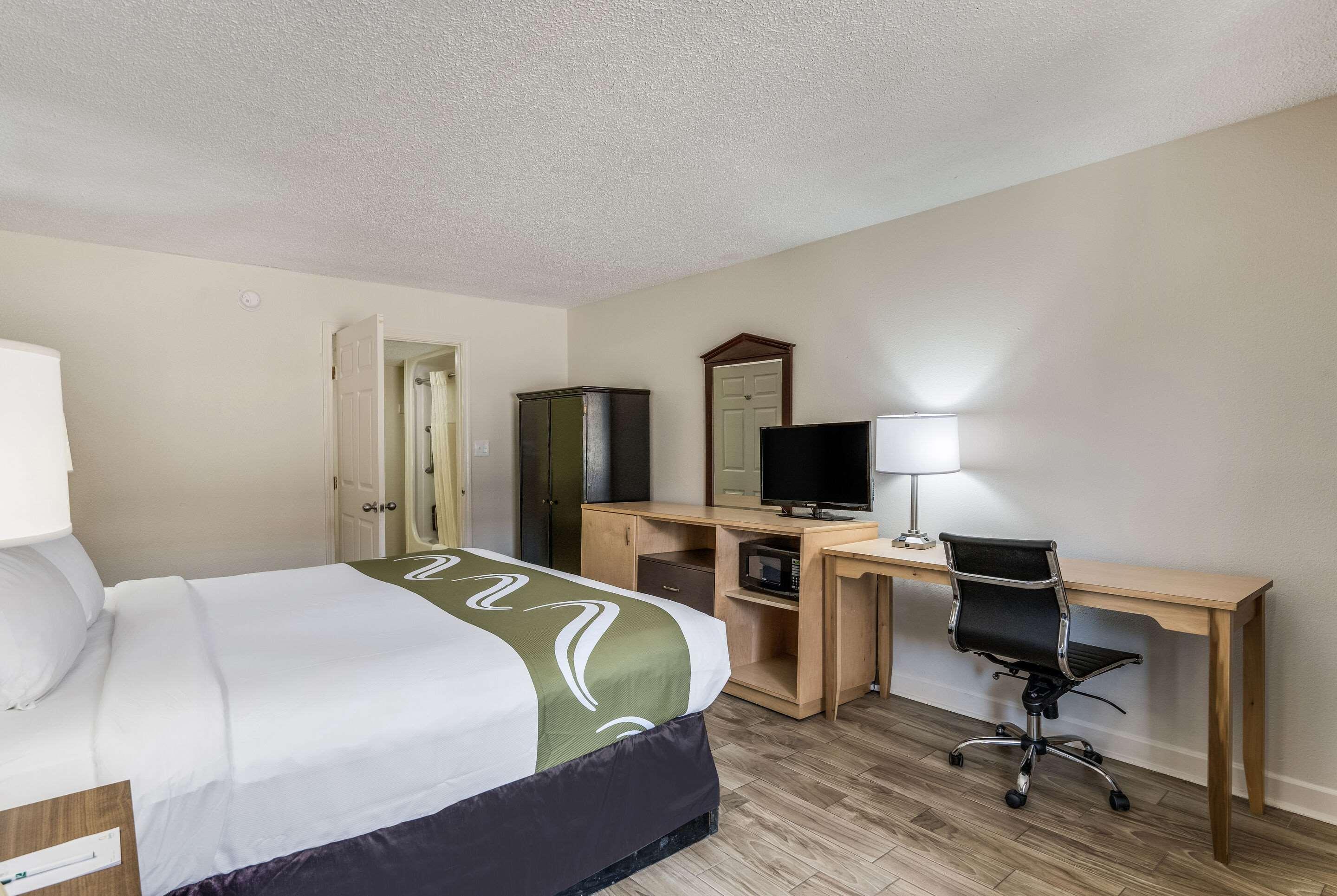ROOM, KING BED, ACCESSIBLE