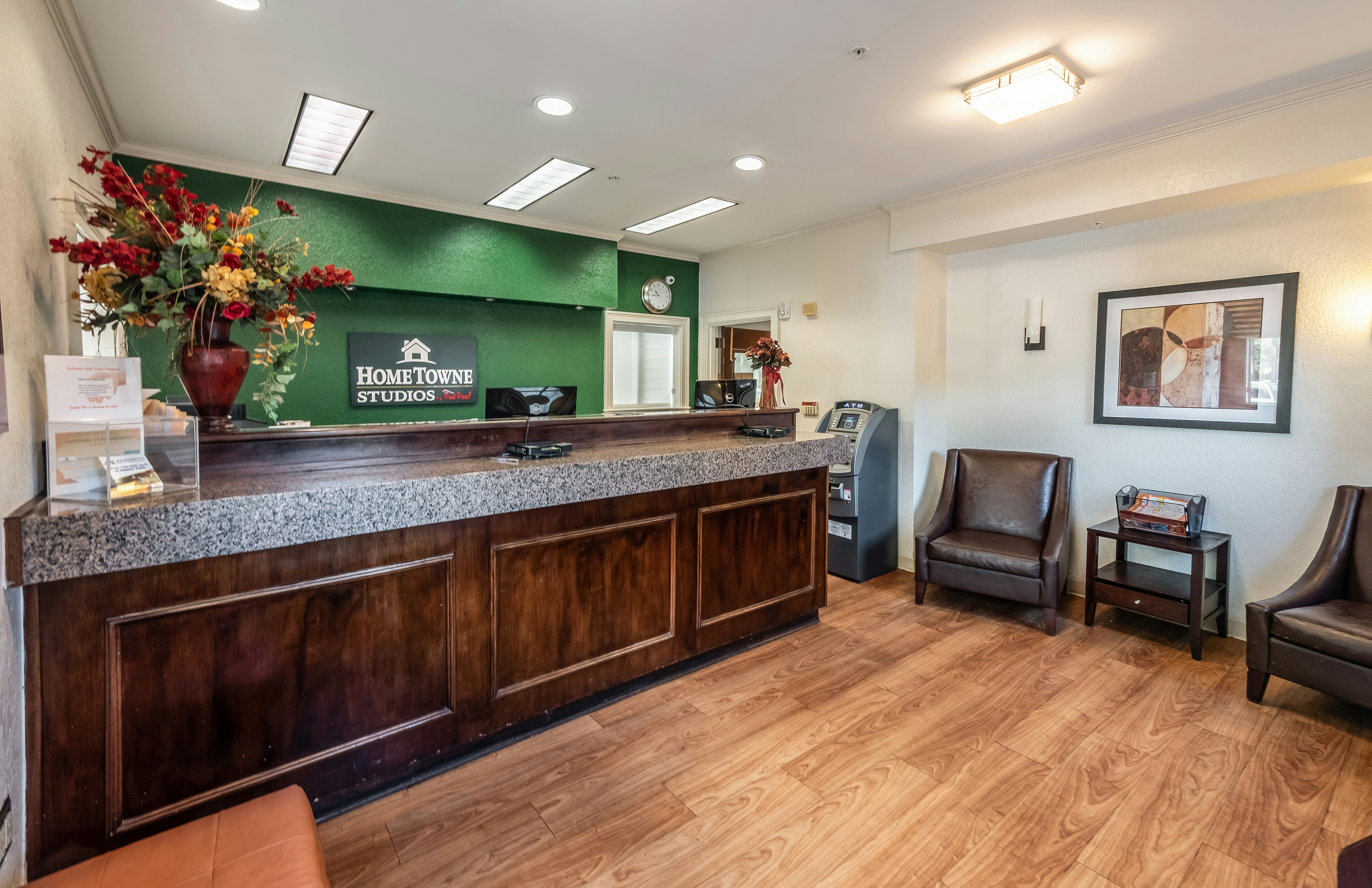HomeTowne Studios by Red Roof Orlando South 19/42