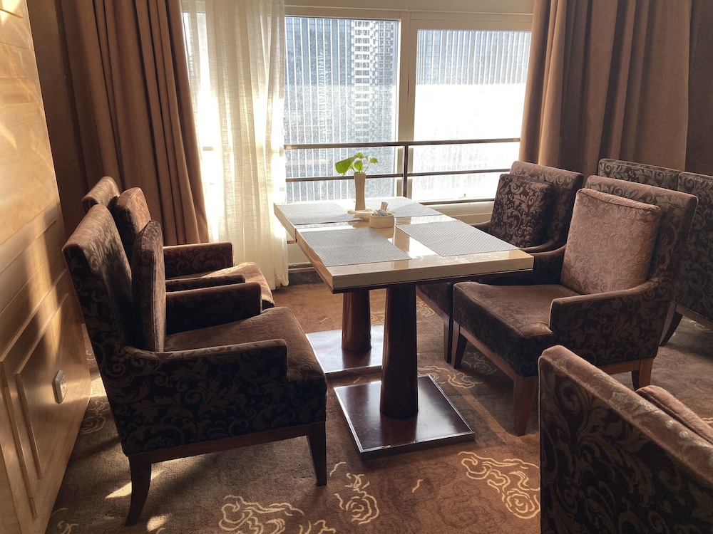 HOLIDAY INN SHIJIAZHUANG CENTRAL 54/77