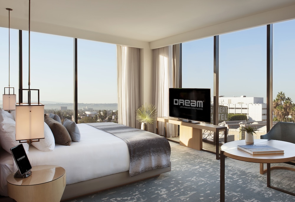 Dream Hollywood Hotel 11/76