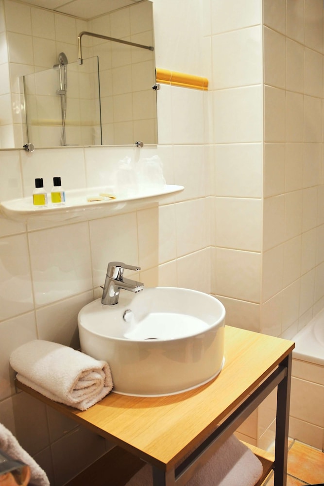 Hotel Du Centre Annemasse 2/21