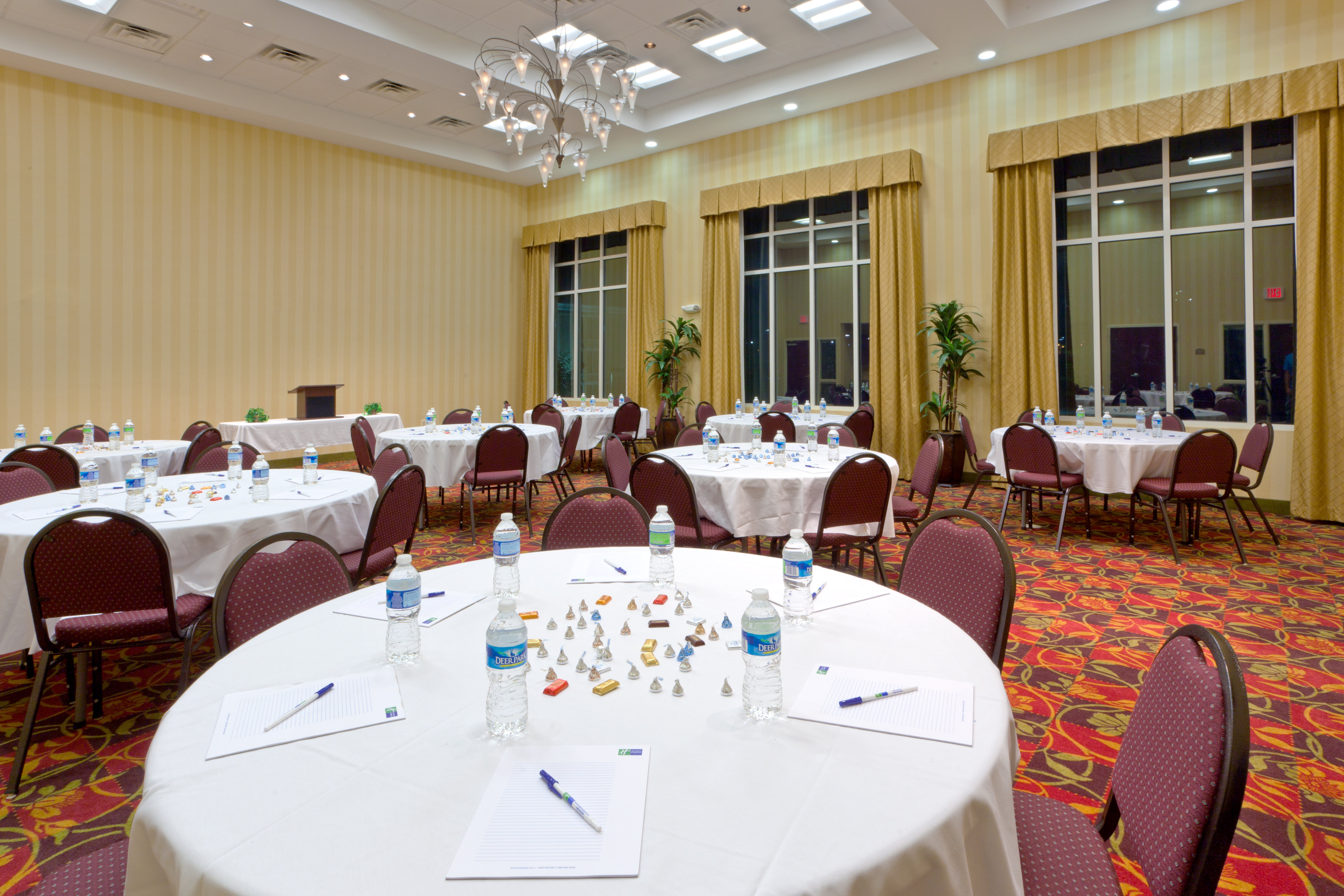Holiday Inn Express Woodstock-Shenandoah Valley 24/28
