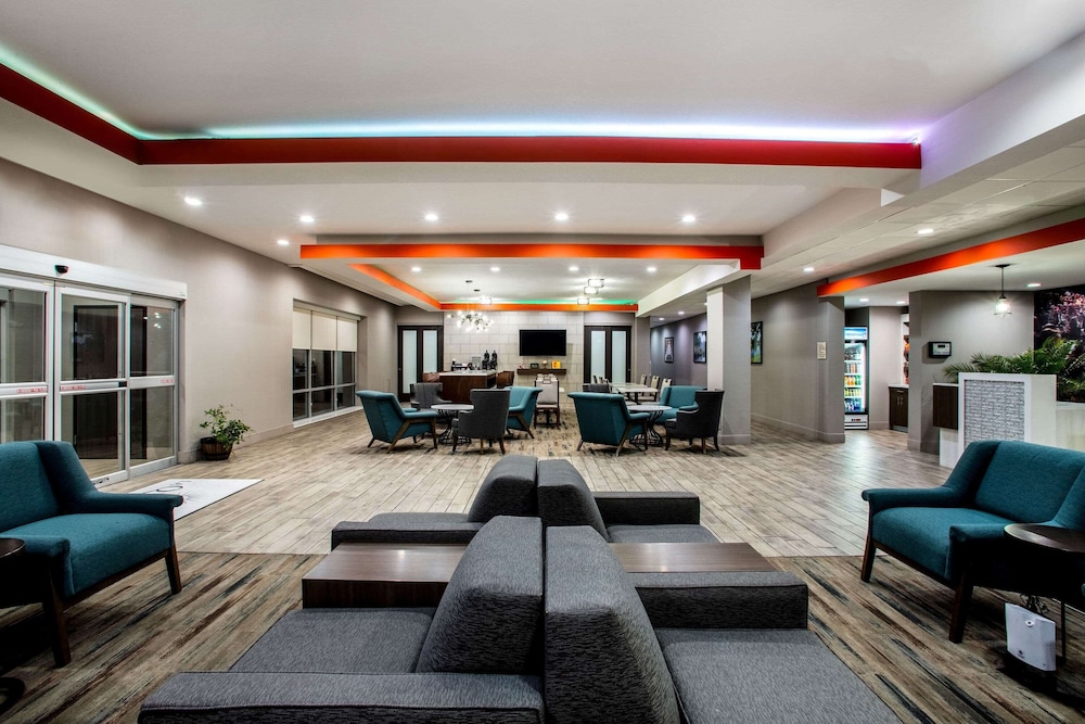 La Quinta Inn Suites By Wyndham Pittsburg 4/51