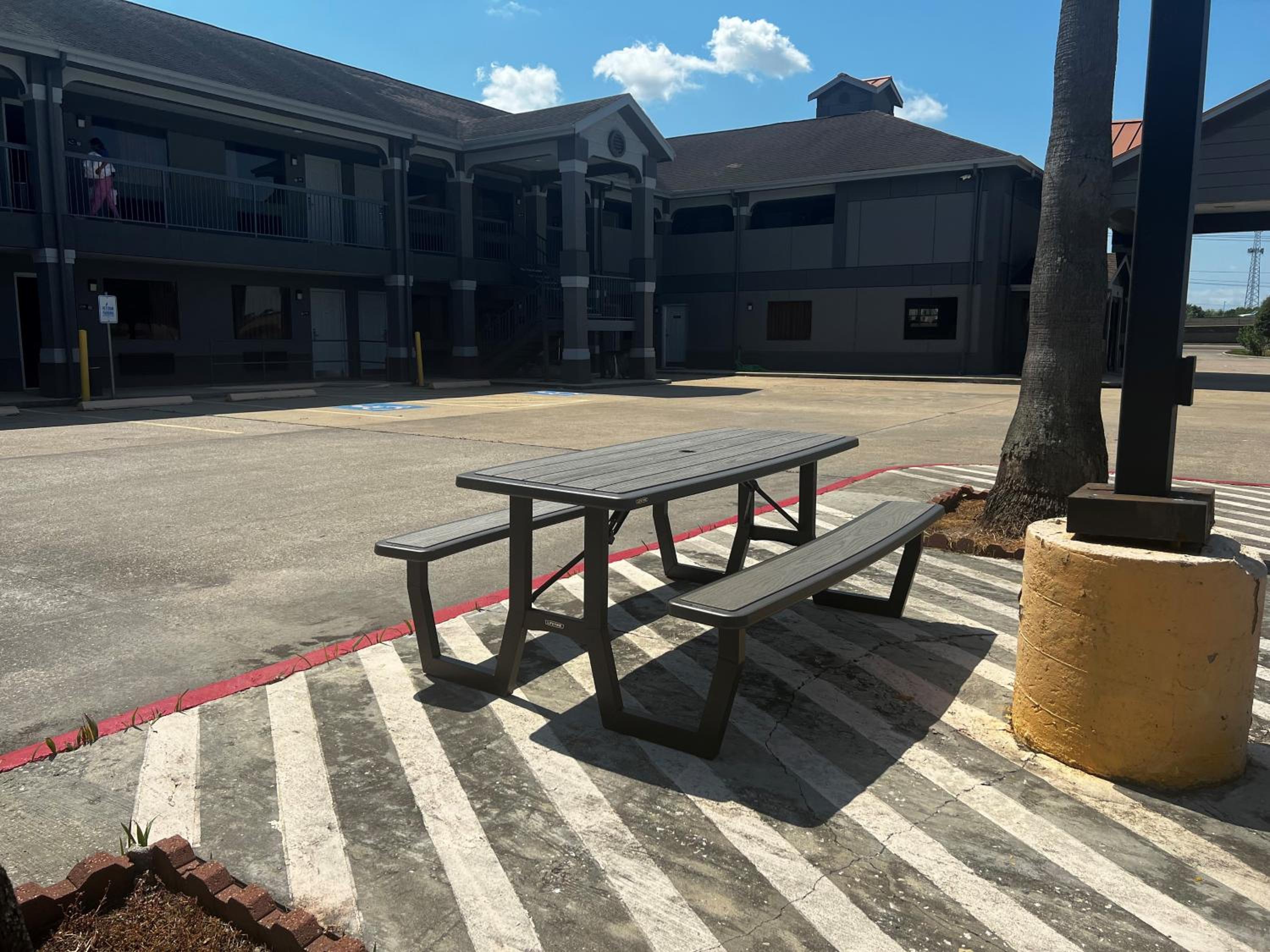 Hotel Baytown/I-10 28/56