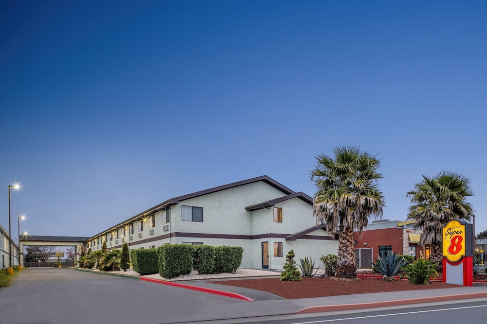 Super 8 By Wyndham Arcata in ARCATA - CA