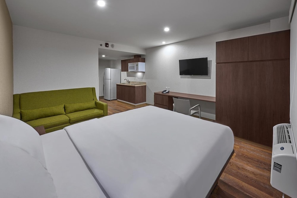 Extended Suites Queretaro Juriquilla 20/50