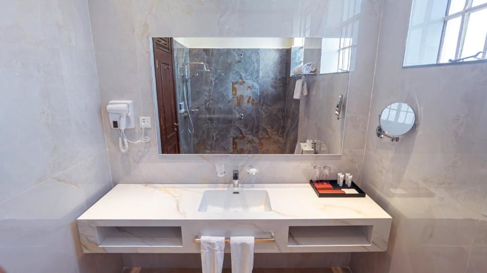 Muthu Sovereign Suites and Spa, Nairobi, Kenya 47/49