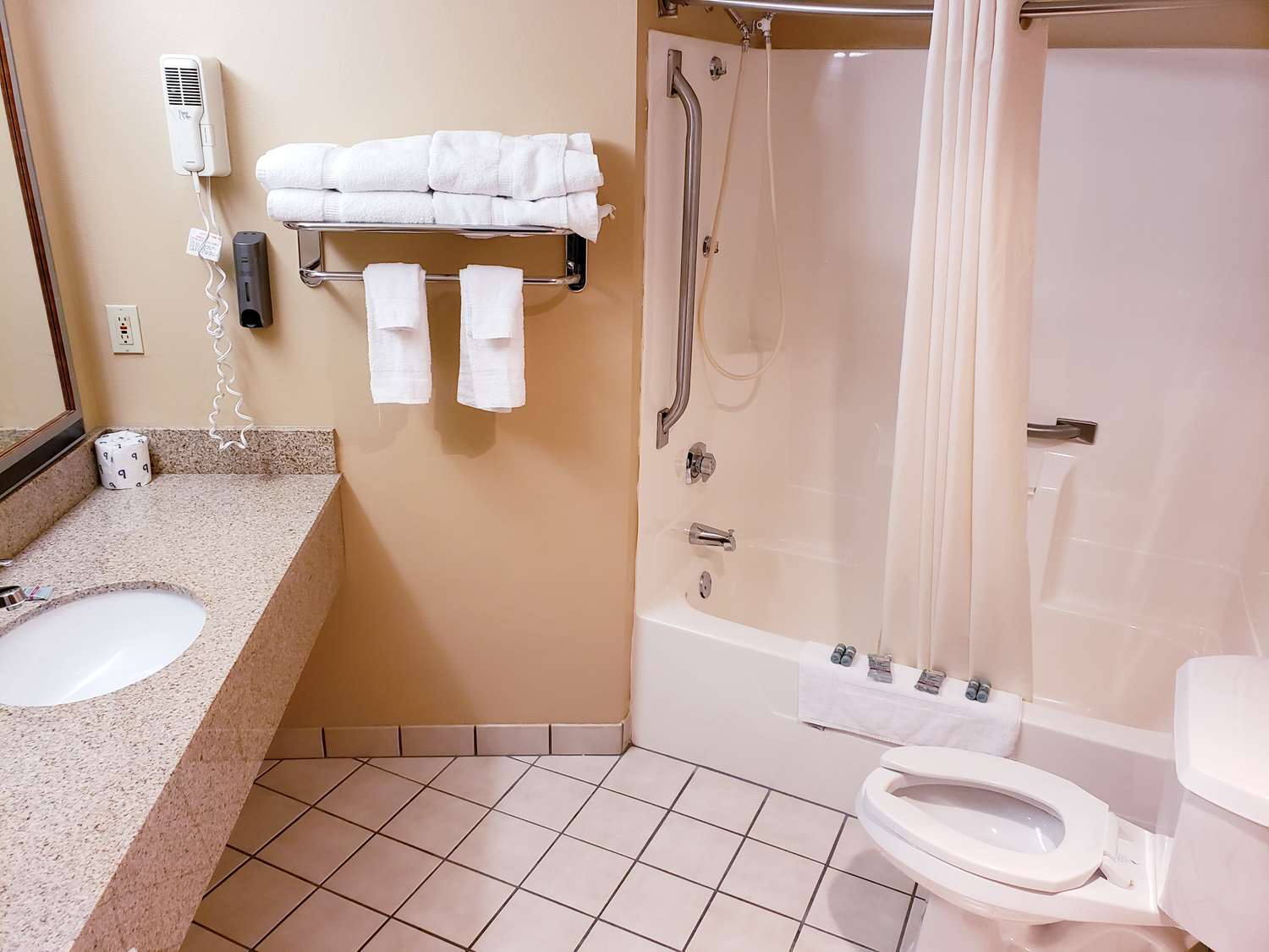 Quality Inn & Suites Black River Falls I-94 52/52