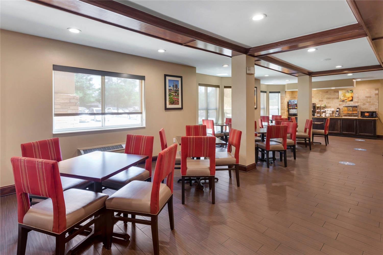 Comfort Suites North Dallas 27/31