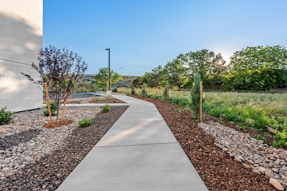 ECHO Suites Extended Stay by Wyndham Reno 66/72