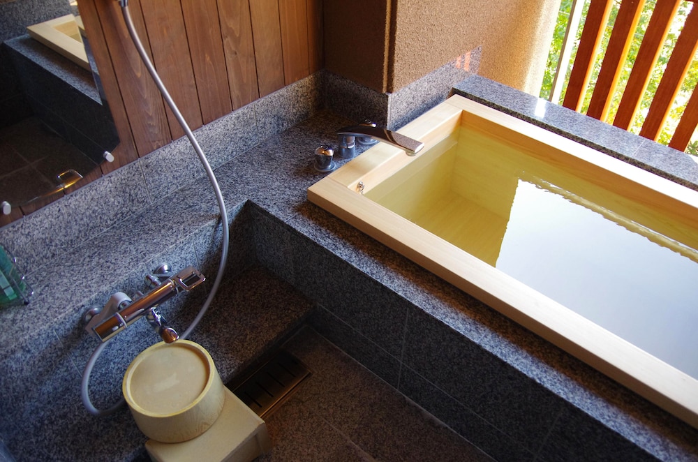 Gero Onsen Yukyunohana 46/50