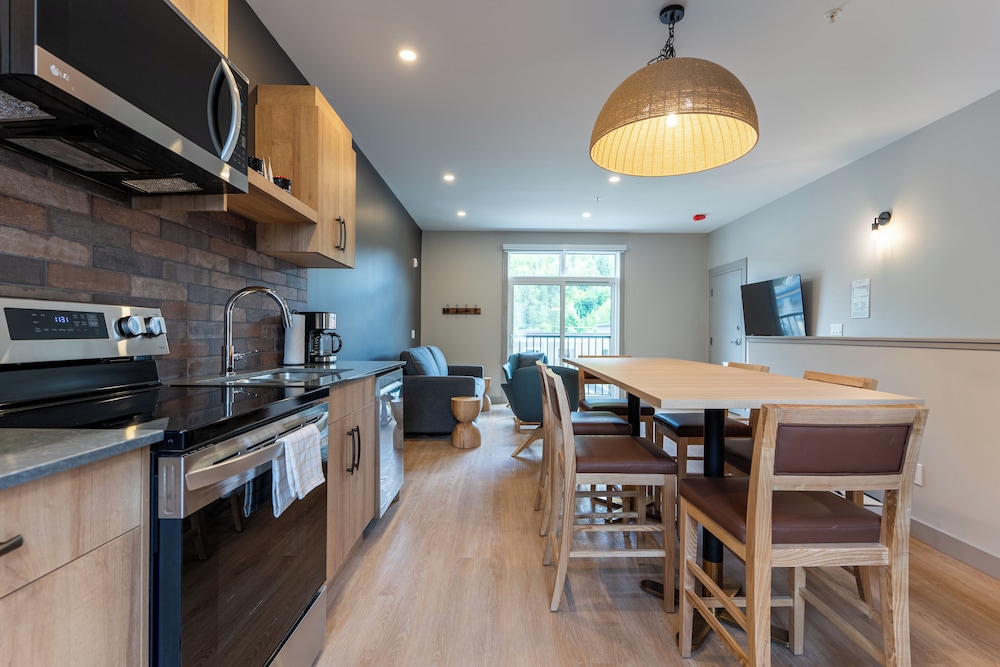 Basecamp Suites Revelstoke 32/50