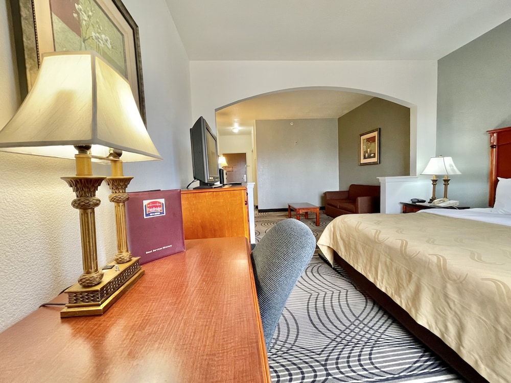 FairBridge Inn & Suites Cleburne 27/62