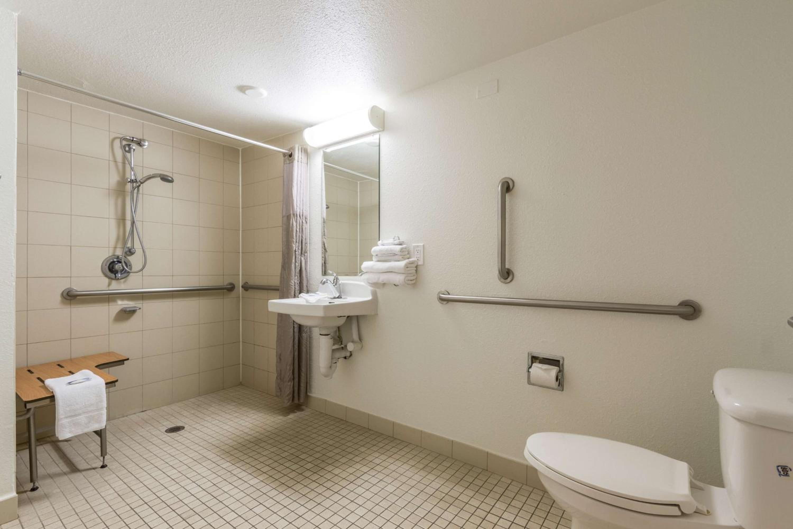 غرفة بسرير مزدوج لذوي الإعاقة، Motel6 Tempe, AZ – Phoenix Airport – Priest Dr 7/9
