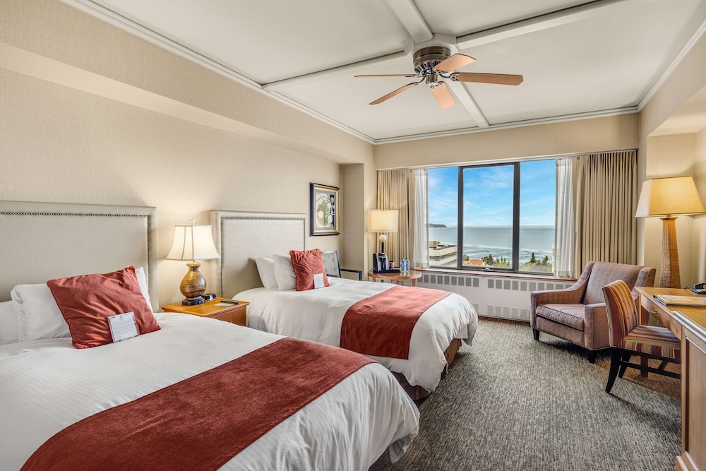 DELUXE, 2 DOUBLE BEDS